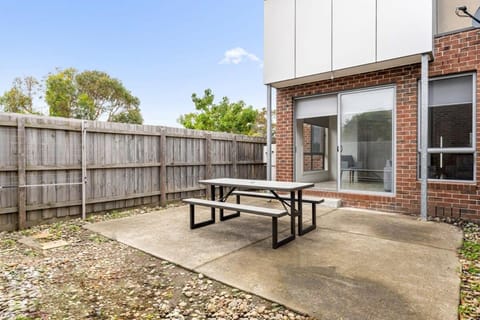 Tranquil Seaside 3-Bed House by Dromana Beach House in Dromana