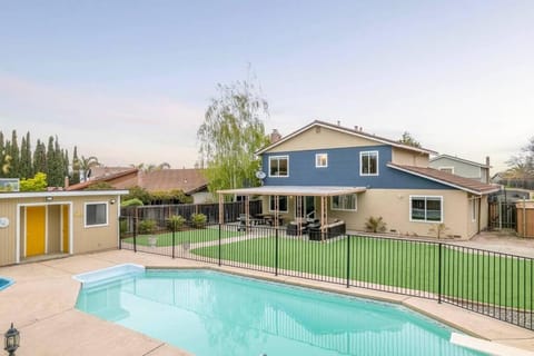 Beautiful Huge Home with a pool close to Napa & SF House in Hercules