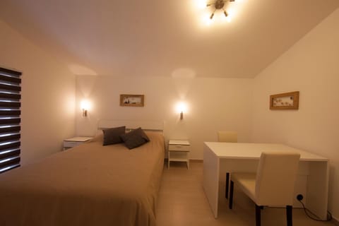 Bed, Bedroom, Guests