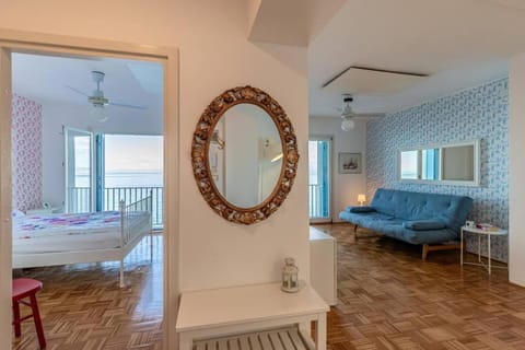 Bed, Living room, Photo of the whole room, Seating area, Bedroom