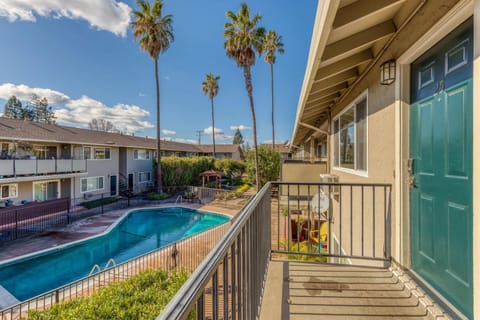 Mountain View 2br w pool patio nr Caltrain SFO-1640 Appartamento in Los Altos