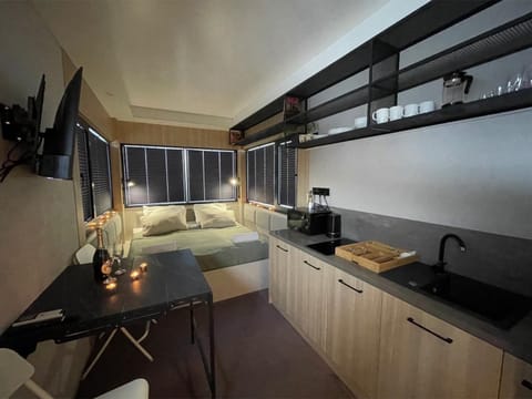 Bed, Kitchen or kitchenette, Photo of the whole room, Bedroom