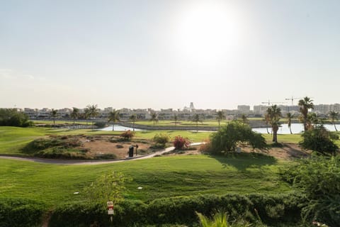 Nasma Luxury Stays - Jaw-dropping 4BR Villa with Calming Golf View Chalet in Ras al Khaimah