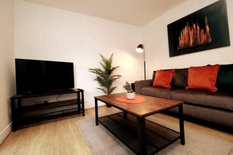 2 Bedroom GF Home - Private Parking and Garden Apartamento in Lancaster