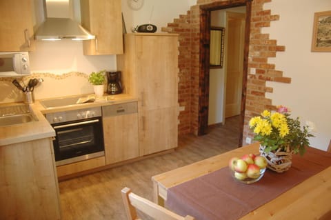 Coffee/tea facilities, Seating area, Food