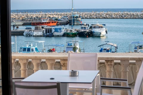 View (from property/room), Balcony/Terrace, Seating area, Dining area, Sea view