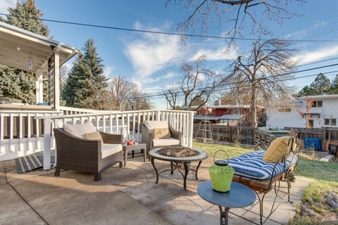 Lakewood Home with Patio, 10 Mi to Downtown Denver! Haus in Lakewood
