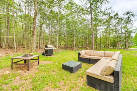 Modern Tobyhanna Retreat 5 Mi to Lake! House in Coolbaugh Township