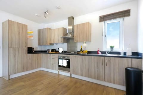 Beautiful 2 Bedroom, 2 Bathroom, Free Parking, Milton Keynes City Centre Penthouse Apartment Condo in Milton Keynes