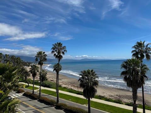 Beachfront Hideaway House in Santa Barbara