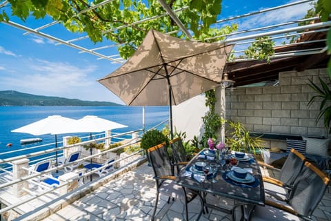 Apartments Ratac Lobrović with private beach and beautiful sunset Condo in Dubrovnik-Neretva County