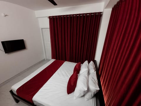 Bed, TV and multimedia, Bedroom