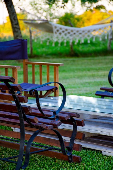 Estancia La Choza - Yellow Cardinal Lodge House in Corrientes Province, Argentina