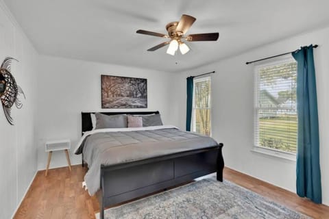 Downtown Cottage Apartment in Lake Charles