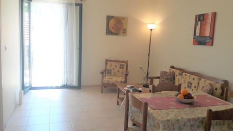 Giannos Apartments Condo in Agia Effimia