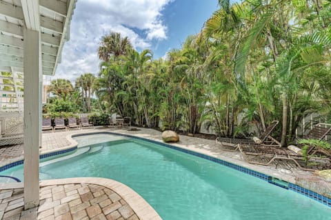 Longboard House in Holmes Beach