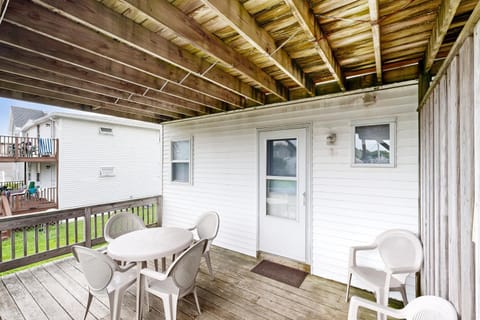 Shimmering Seaview Apartment in York Beach