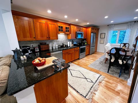 R20 luxury ski-in/out townhome in Bretton Woods next to beginner ski trail! Casa in Carroll