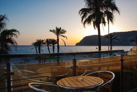 H Boutique la Caleta bay Bed and Breakfast in La Herradura