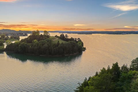 Destination - Douglas Lake House in Douglas Lake