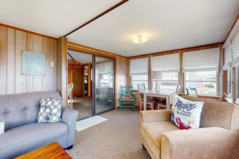 Pearly Shores Apartment in York Beach