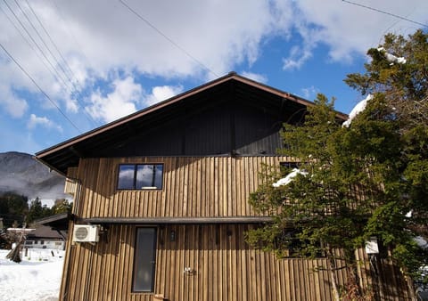 Property building, Day, Natural landscape, Mountain view