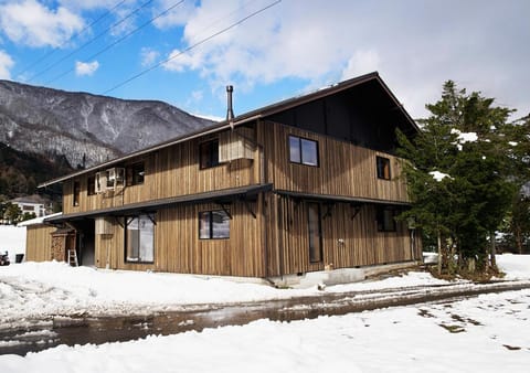 Property building, Day, Natural landscape, Winter, Mountain view