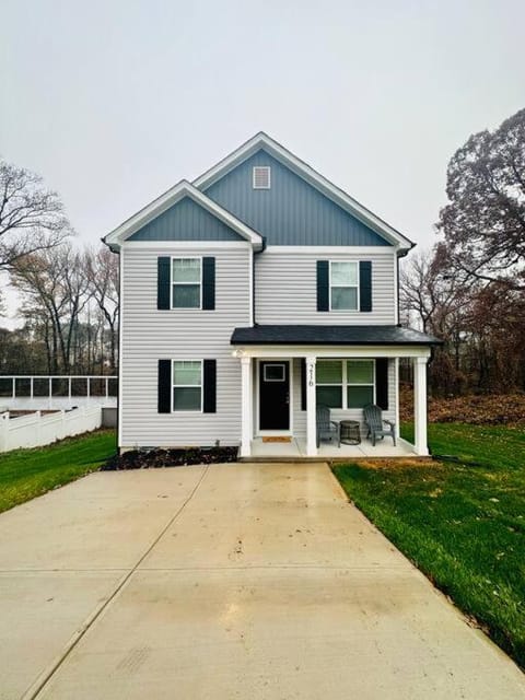 Gastonia Retreat Master Bedroom for rent Shared House Brand NEW Home! Casa in Gastonia