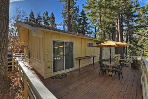 Peaceful Sunshine Chalet w/ Hottub-Serene Cabin House in Big Bear