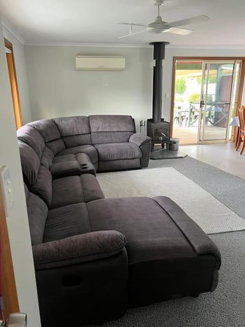 Family and Pet Friendly in central location Casa in Port Lincoln