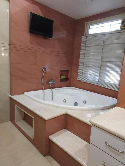 WHITEVILLA 5 ROOMS Villa in Pune