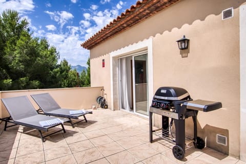 BBQ facilities, BBQ facilities, Balcony/Terrace, sunbed