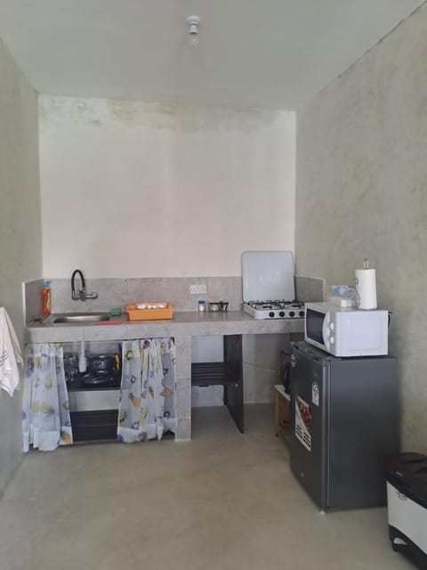 Coffee/tea facilities, Kitchen or kitchenette, stove, toaster