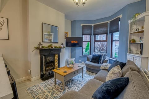 Charming City Home, Beside the Serene Ormeau Park House in Belfast