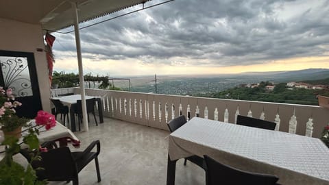 Balcony/Terrace, Mountain view