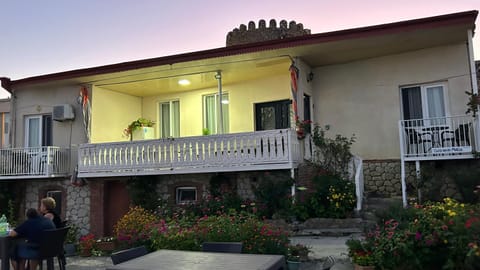 Property building, Balcony/Terrace, Garden view