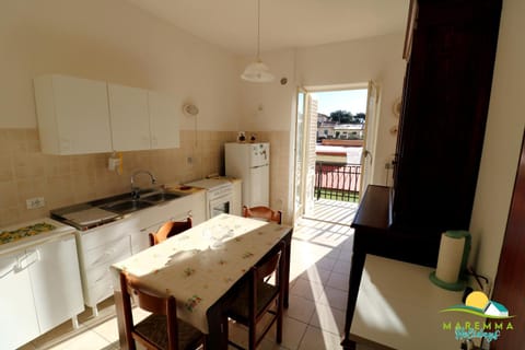 Balcony/Terrace, Kitchen or kitchenette, Dining area, pet friendly, stove