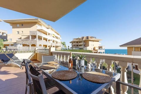 Spacious 2 bedroom apartment with sea view! Apartment in Fuengirola