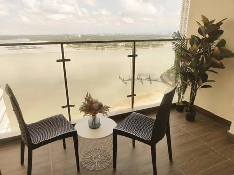 海景套房 3房3厕 可8-12人Danga Bay Country Garden YI JIA名宿 Apartment in Johor Bahru