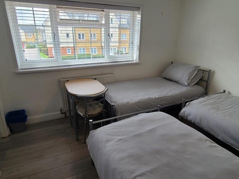 GATWICK ROOMs Vacation rental in Crawley