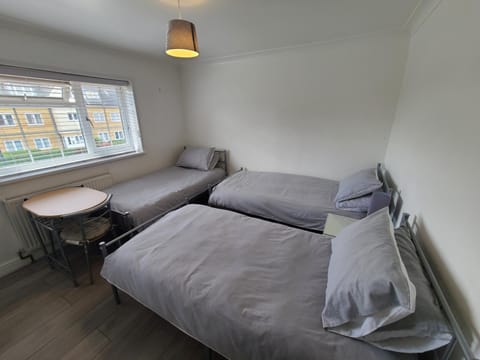 GATWICK ROOMs Vacation rental in Crawley
