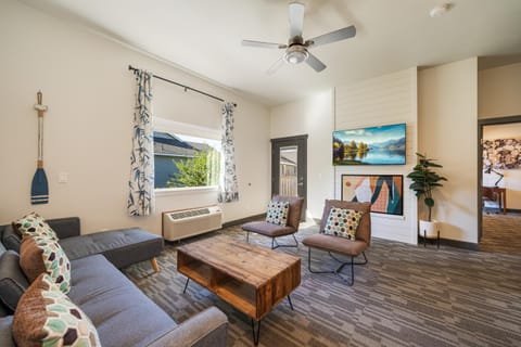 TV and multimedia, Living room, Seating area