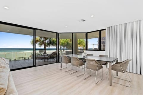 Luxury Beachfront 3B3B Apartment in Mainbeach Eigentumswohnung in Surfers Paradise