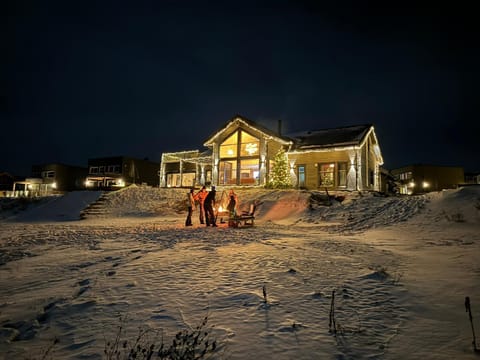 Property building, Patio, Off site, Night, Winter, group of guests, flat iron