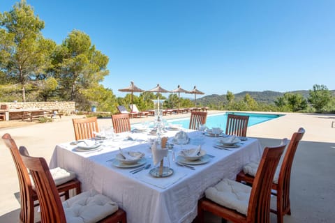 Dining area, Mountain view, Pool view, Area and facilities, Dinner, sunbed