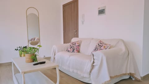 STAY Sunlit Apartment Condo in Germasogeia