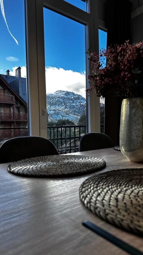 Natural landscape, View (from property/room), Dining area, Mountain view