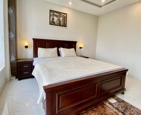 1-Bed Elegant Condo at Eiffel TW Condo in Lahore