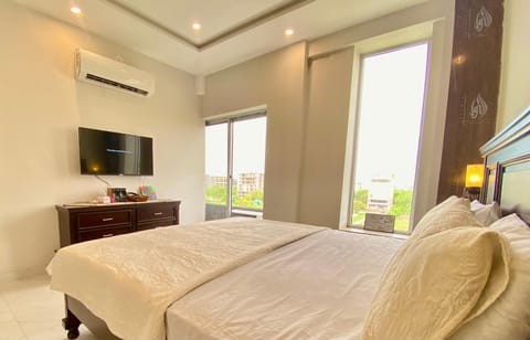 1-Bed Elegant Condo at Eiffel TW Condominio in Lahore