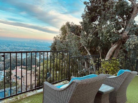 Hollywood Hills Haven-Guest House Bed and Breakfast in Hollywood Hills